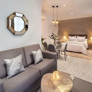 https://wanderlust-malaga-apartamentos-2.1costadelsol.com
